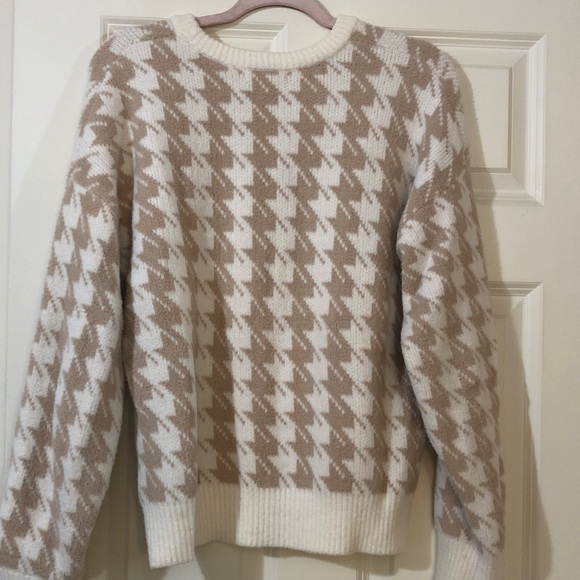 Houndstooth Pattern Sweater - Picture 4 of 4